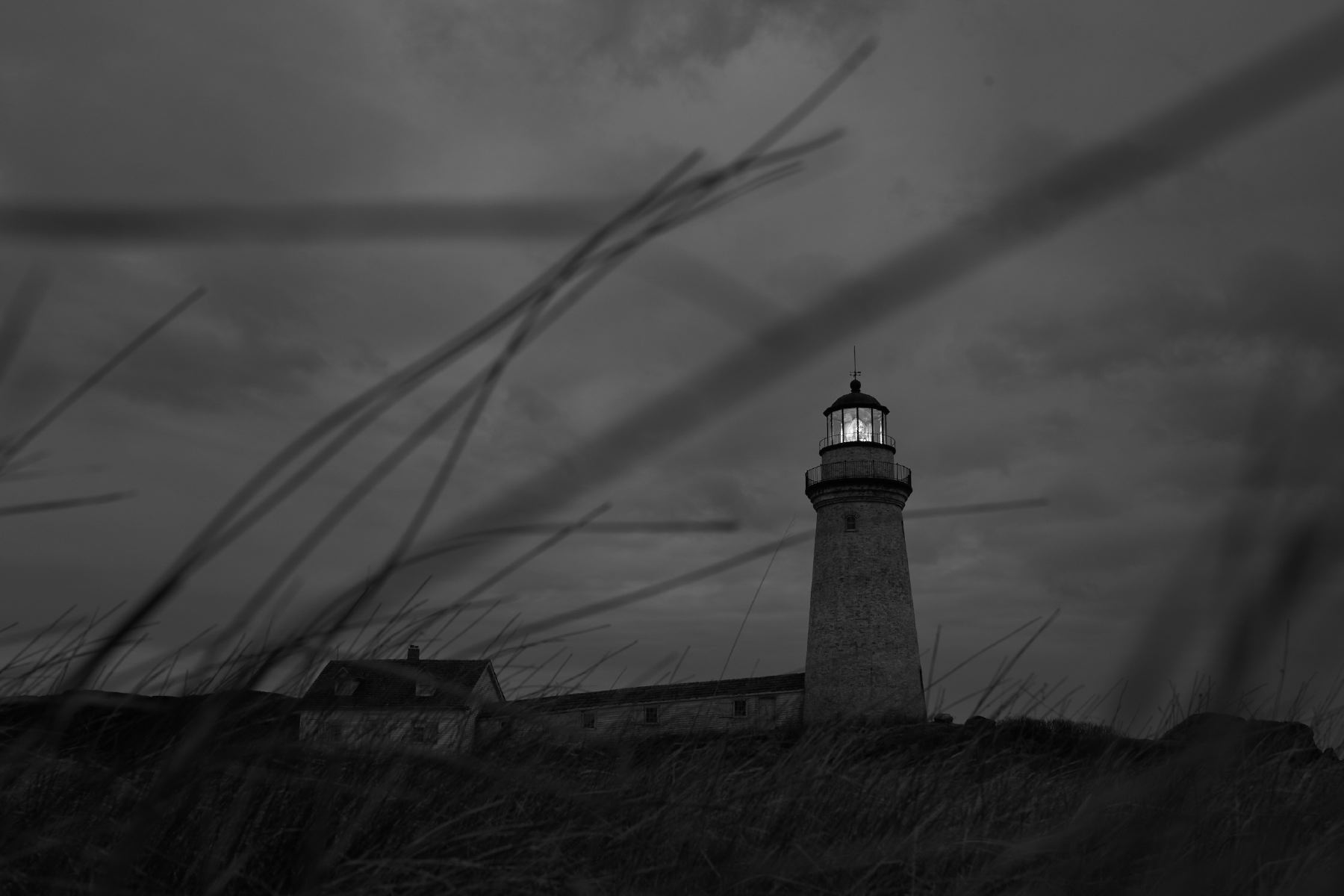 The Lighthouse Trailer 2 Dives Into Madness With Robert Pattinson Willem Dafoe